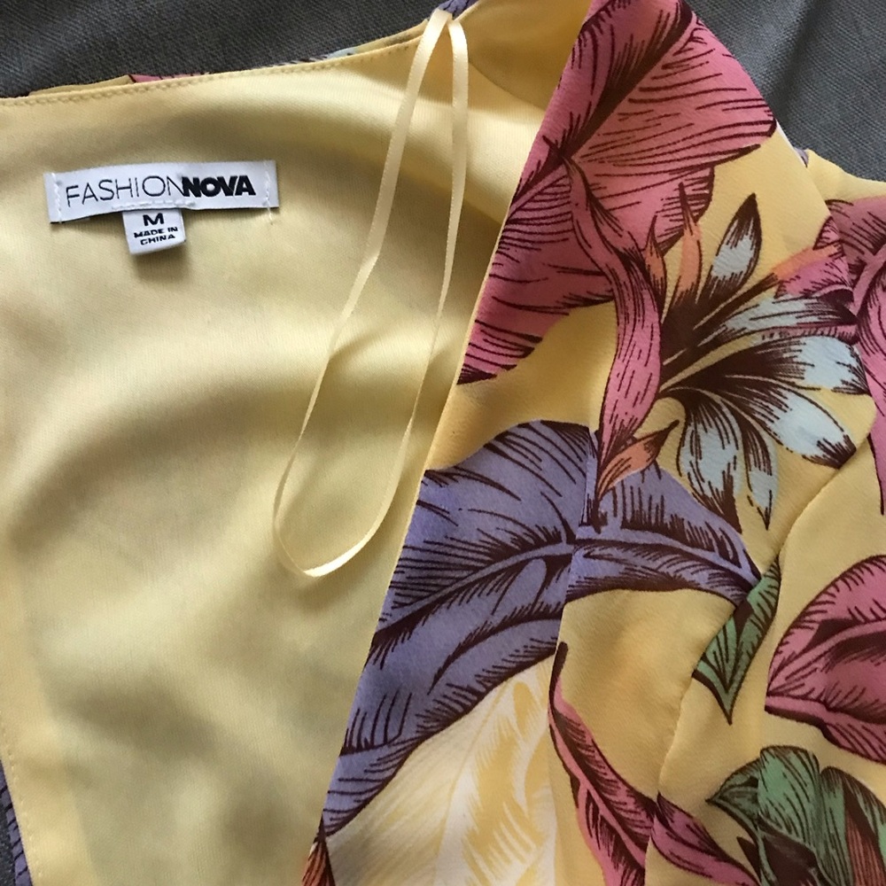 Gorgeous Floral Wrap Romper with Sash NWOT - Picture 7 of 7